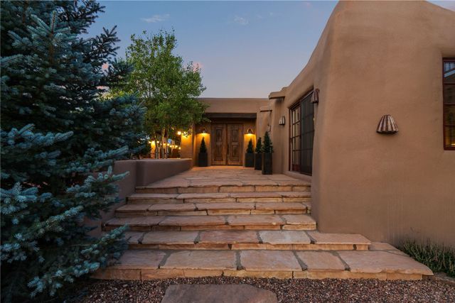 55 Calle San Martin, Santa Fe, NM 87506