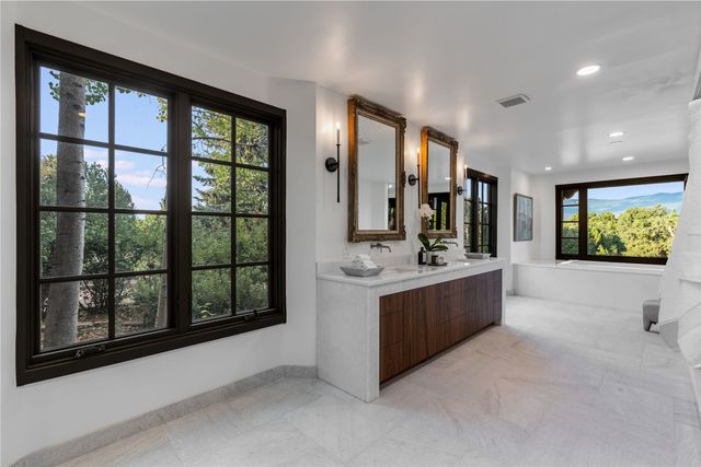 55 Calle San Martin, Santa Fe, NM 87506