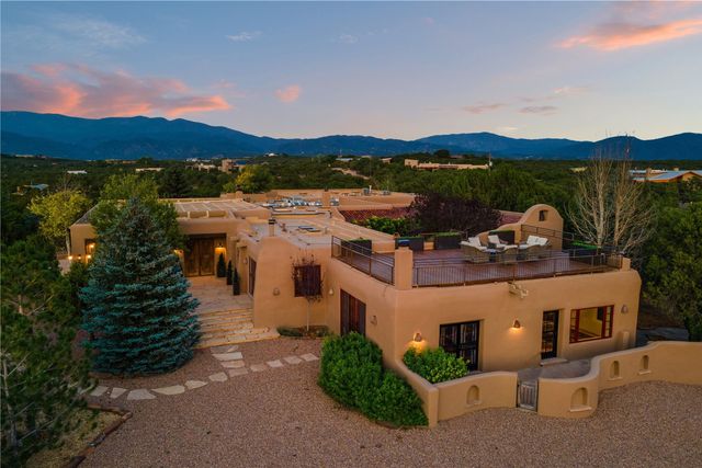 55 Calle San Martin, Santa Fe, NM 87506