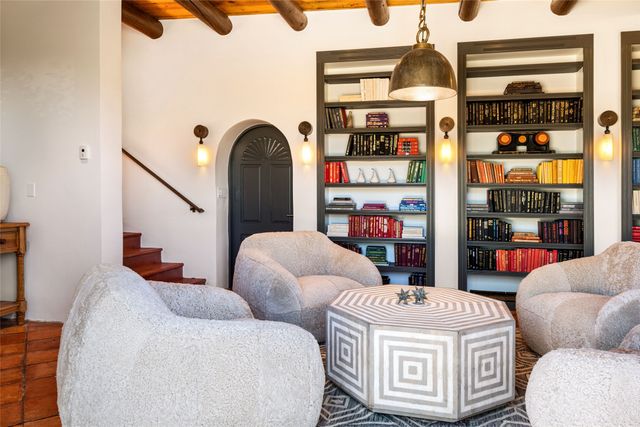 55 Calle San Martin, Santa Fe, NM 87506