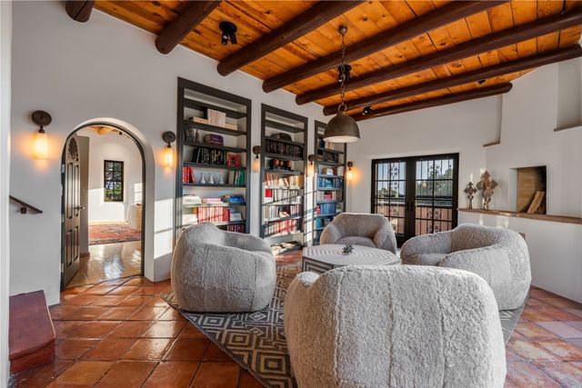 55 Calle San Martin, Santa Fe, NM 87506