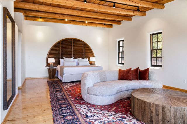 55 Calle San Martin, Santa Fe, NM 87506