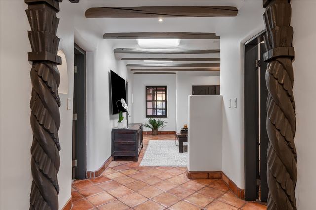 55 Calle San Martin, Santa Fe, NM 87506