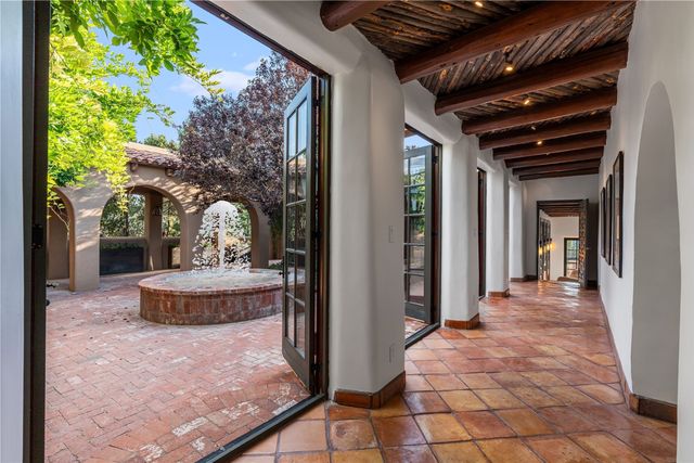 55 Calle San Martin, Santa Fe, NM 87506