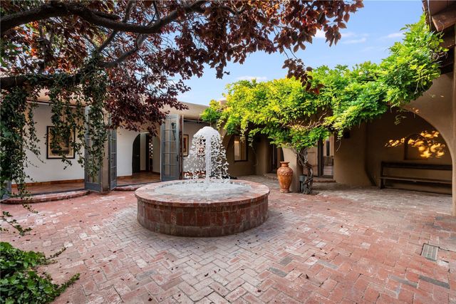 55 Calle San Martin, Santa Fe, NM 87506