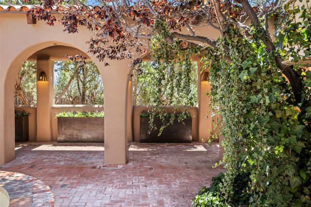 55 Calle San Martin, Santa Fe, NM 87506