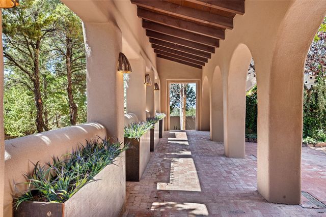 55 Calle San Martin, Santa Fe, NM 87506