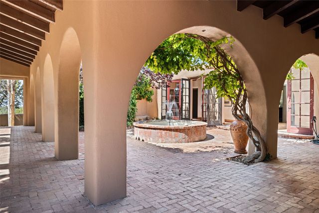 55 Calle San Martin, Santa Fe, NM 87506