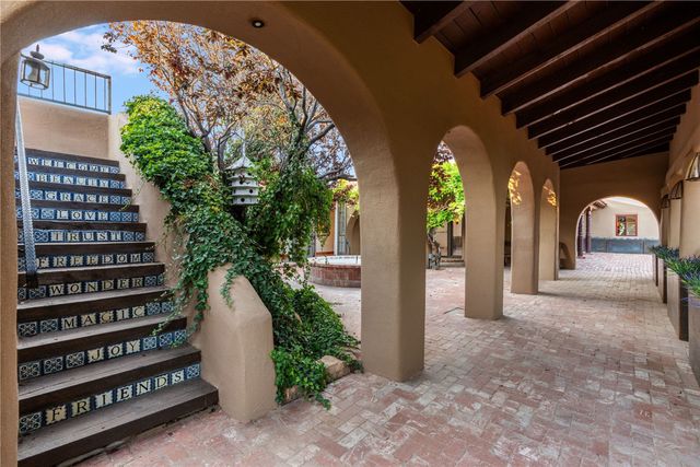 55 Calle San Martin, Santa Fe, NM 87506
