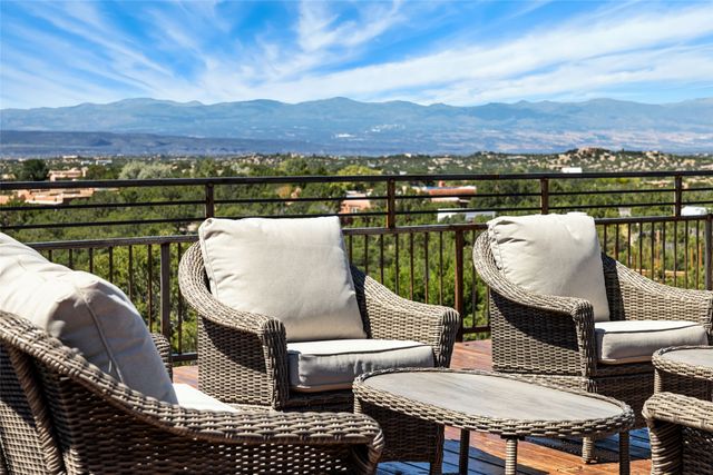 55 Calle San Martin, Santa Fe, NM 87506