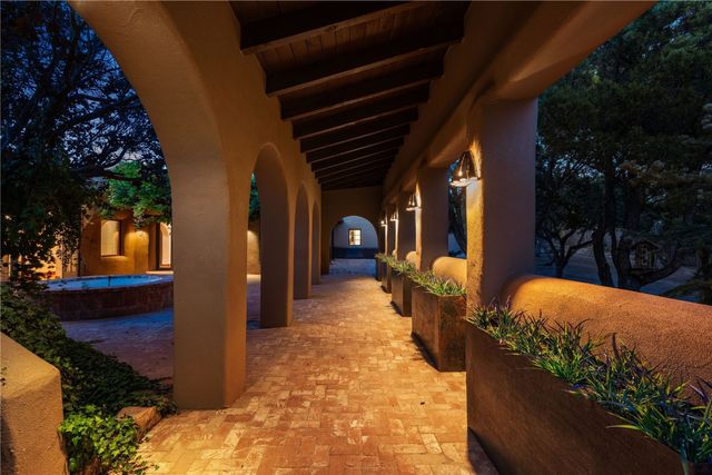 55 Calle San Martin, Santa Fe, NM 87506