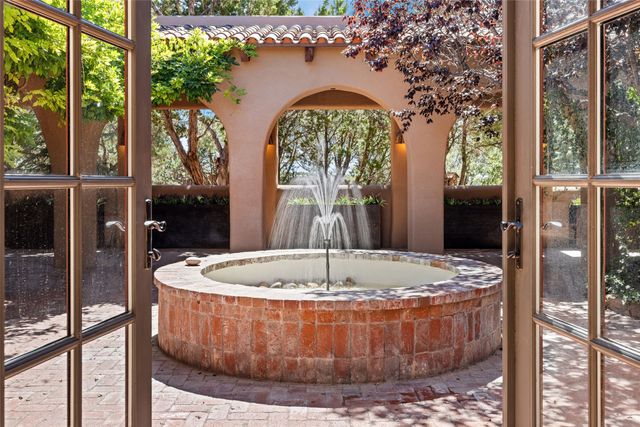 55 Calle San Martin, Santa Fe, NM 87506