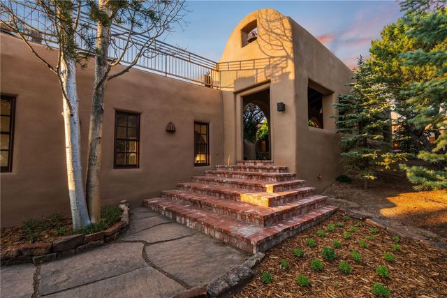 55 Calle San Martin, Santa Fe, NM 87506