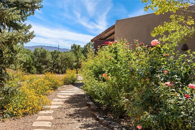 55 Calle San Martin, Santa Fe, NM 87506