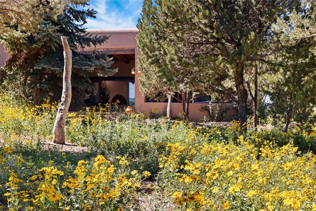 55 Calle San Martin, Santa Fe, NM 87506