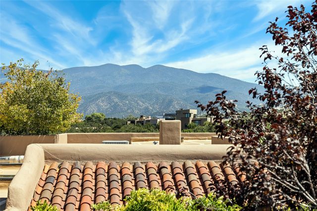 55 Calle San Martin, Santa Fe, NM 87506