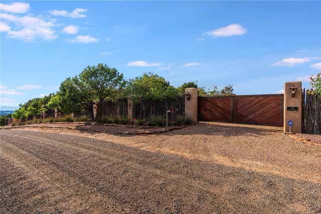 55 Calle San Martin, Santa Fe, NM 87506