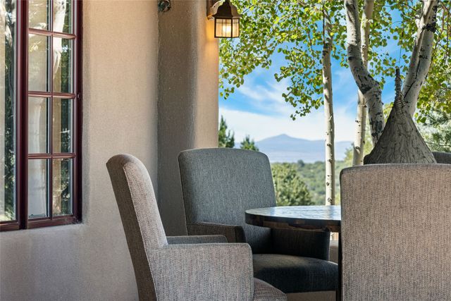 55 Calle San Martin, Santa Fe, NM 87506