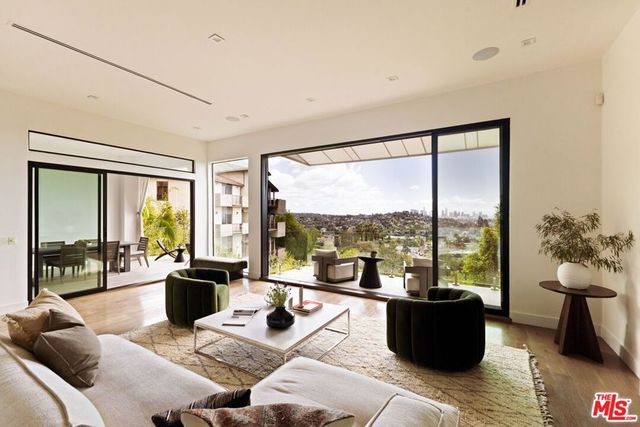 4130 Parva Avenue, Los Angeles, CA 90027