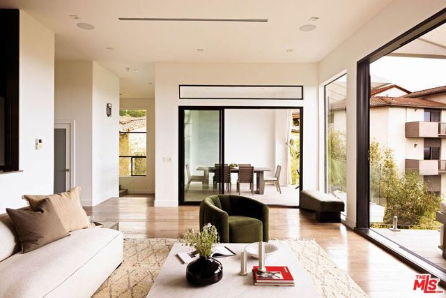 4130 Parva Avenue, Los Angeles, CA 90027