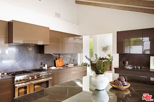 4130 Parva Avenue, Los Angeles, CA 90027