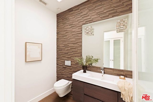 4130 Parva Avenue, Los Angeles, CA 90027