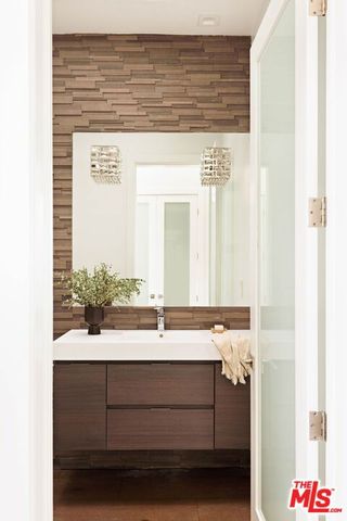 4130 Parva Avenue, Los Angeles, CA 90027