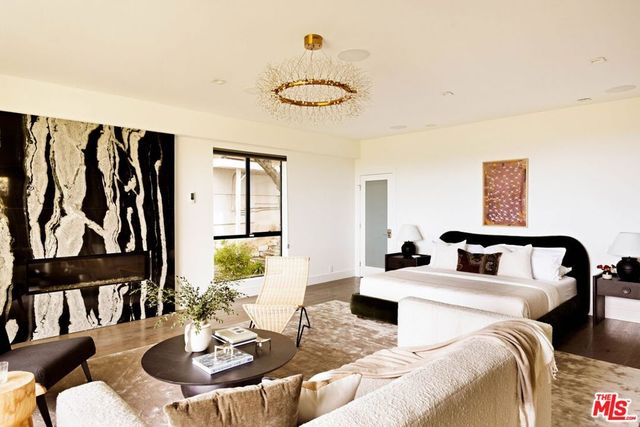 4130 Parva Avenue, Los Angeles, CA 90027