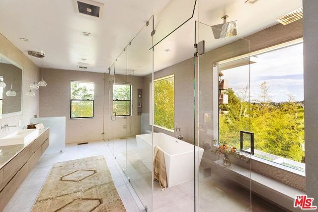 4130 Parva Avenue, Los Angeles, CA 90027