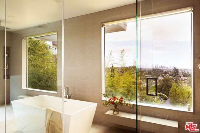 4130 Parva Avenue, Los Angeles, CA 90027