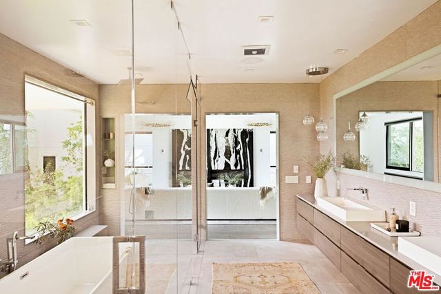 4130 Parva Avenue, Los Angeles, CA 90027