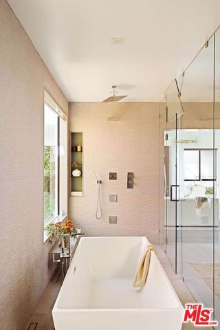 4130 Parva Avenue, Los Angeles, CA 90027