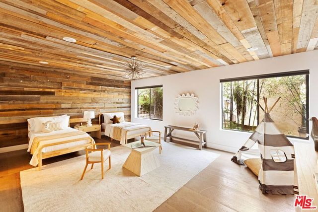 4130 Parva Avenue, Los Angeles, CA 90027