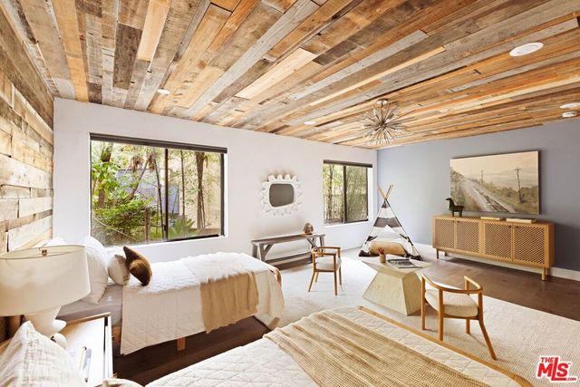 4130 Parva Avenue, Los Angeles, CA 90027