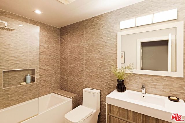 4130 Parva Avenue, Los Angeles, CA 90027