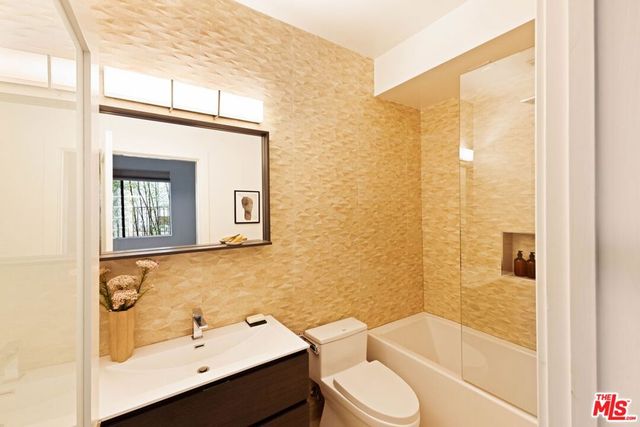 4130 Parva Avenue, Los Angeles, CA 90027