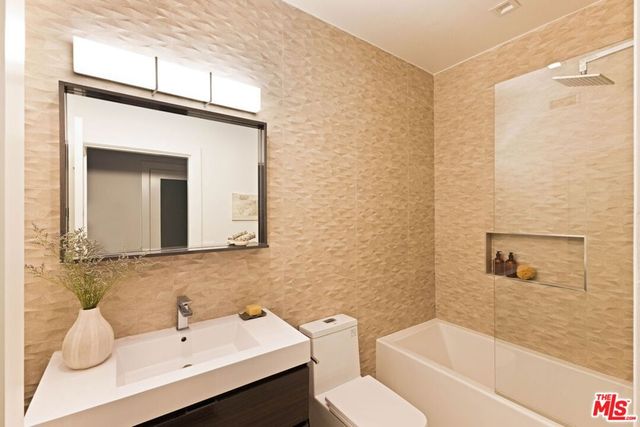 4130 Parva Avenue, Los Angeles, CA 90027