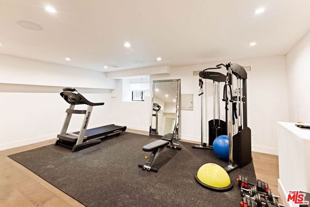 4130 Parva Avenue, Los Angeles, CA 90027