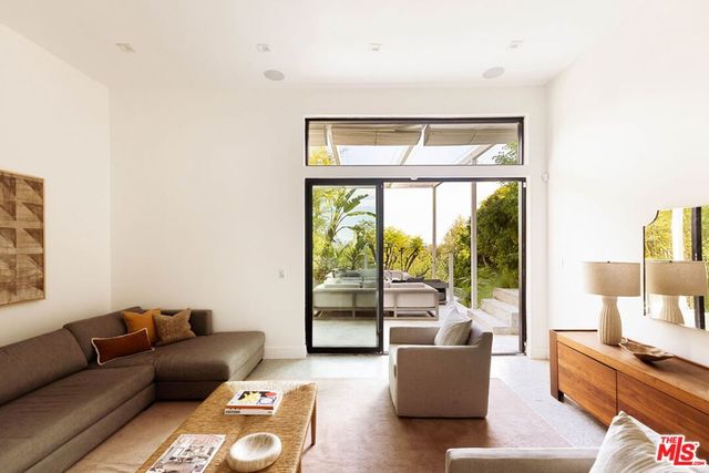 4130 Parva Avenue, Los Angeles, CA 90027