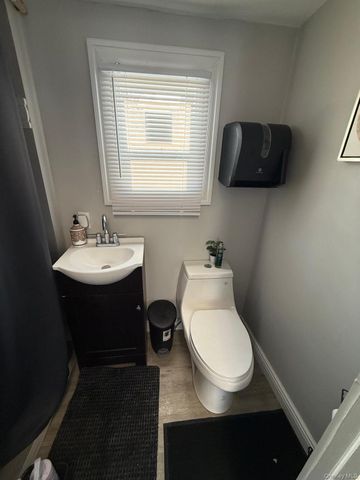 218 Ronkonkoma Avenue, Ronkonkoma, NY 11779