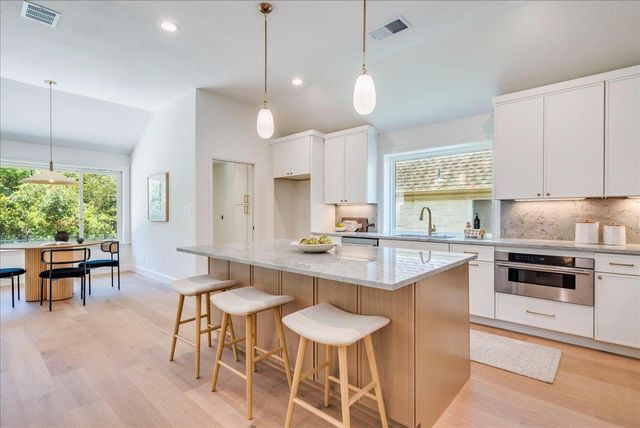 5840 Back Bay LN, Austin, TX 78739