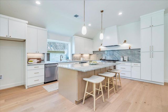 5840 Back Bay LN, Austin, TX 78739