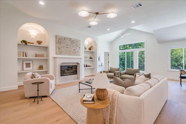 5840 Back Bay LN, Austin, TX 78739