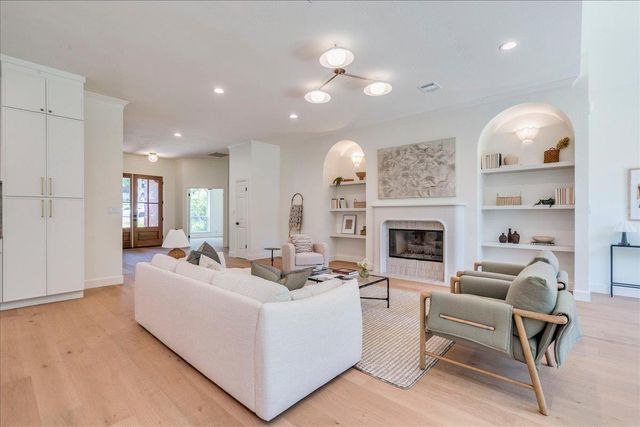 5840 Back Bay LN, Austin, TX 78739