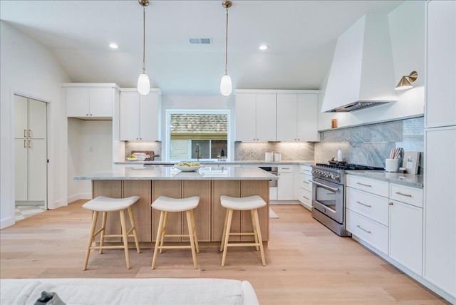 5840 Back Bay LN, Austin, TX 78739