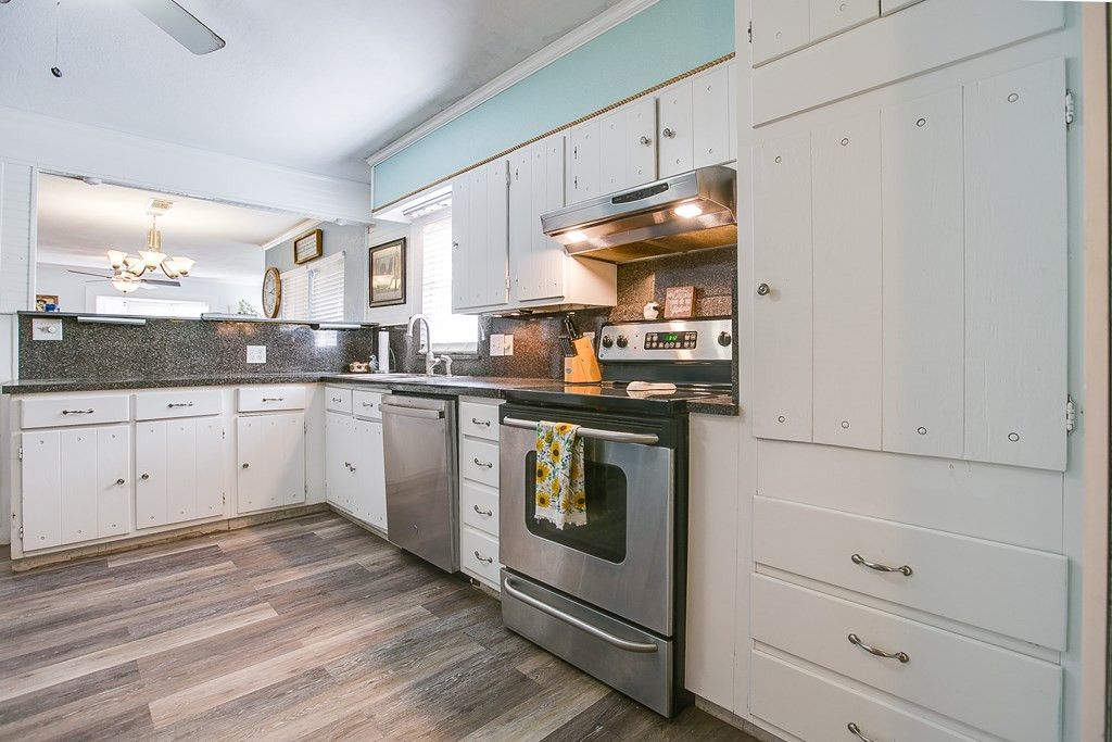 Image 4 of property listing at 1616 W Ave J, San Angelo, TX 76901