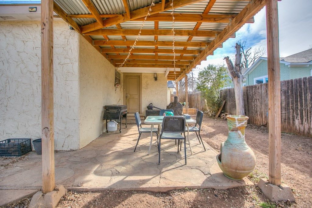 Image 6 of property listing at 1616 W Ave J, San Angelo, TX 76901