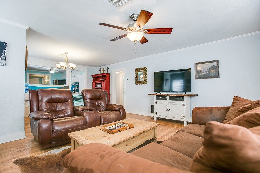 Image 8 of property listing at 1616 W Ave J, San Angelo, TX 76901