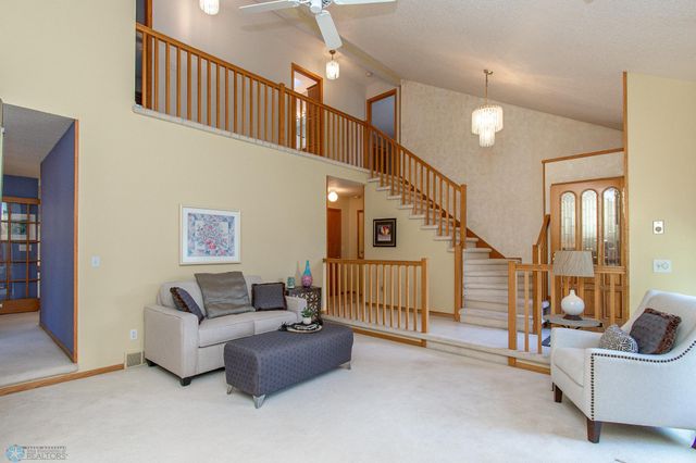 2902 24th Avenue S, Fargo, ND 58103