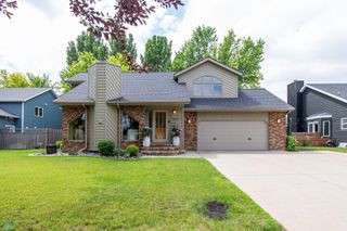 2902 24th Avenue S, Fargo, ND 58103